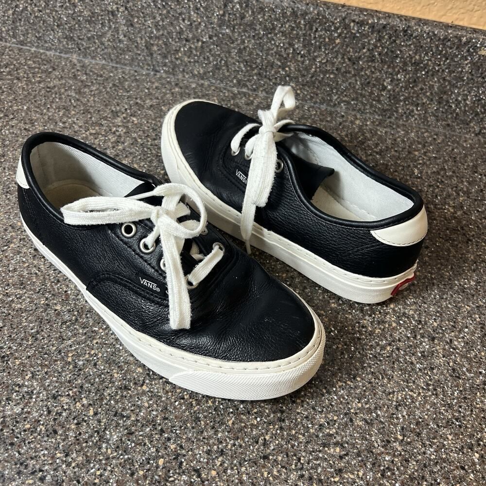 VANS Off The Wall Womens 6.5 Classic Black Leather Sneaker Lace Up Low Top Men 5